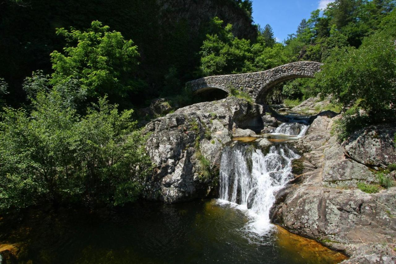 Hotel Camping La Charderie Pont-de-Labeaume Zewnętrze zdjęcie